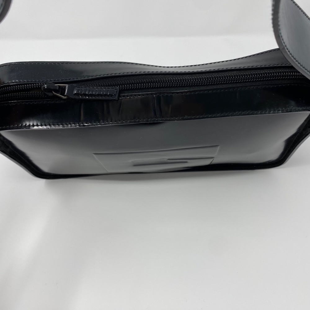 GUCCI Leather Embossed Logo Shoulder Bag - Picture 5 of 8